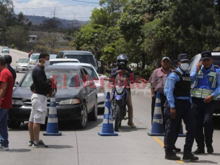 Largas colas por cierre de entradas a la capital en cuarentena por Covid-19