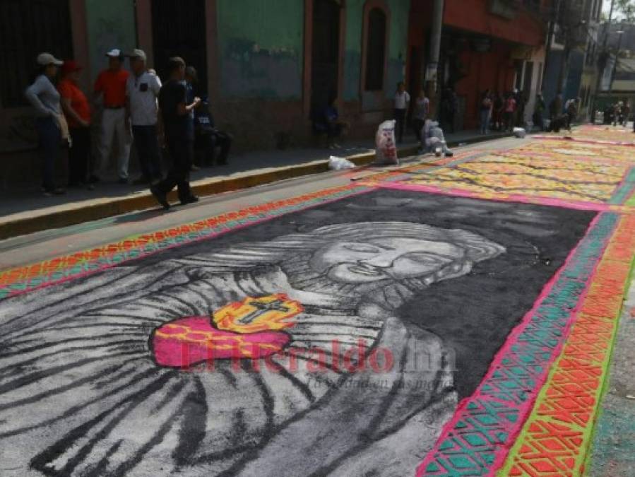 FOTOS: Alfombras religiosas, una tradición con color en Tegucigalpa