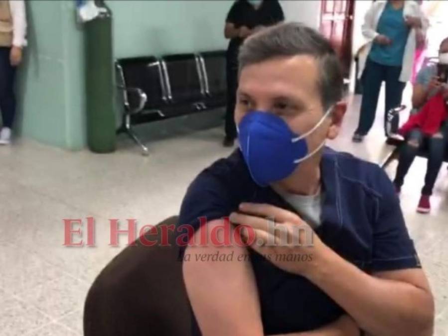 Los rostros del personal de salud que ya recibieron la primera dosis de vacuna contra covid-19 (FOTOS)