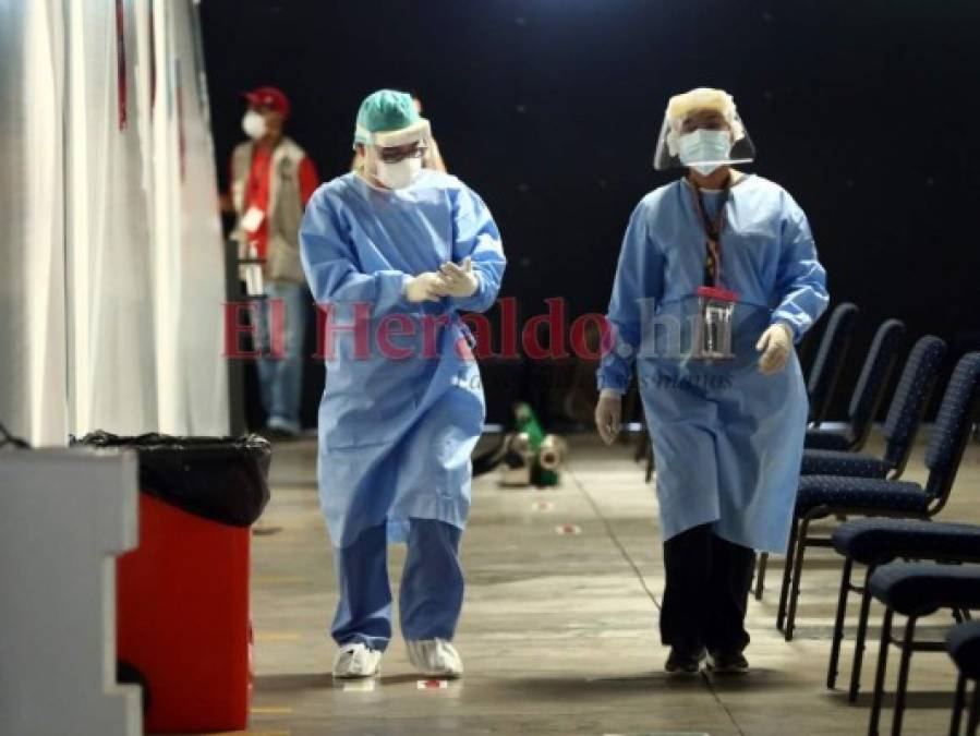 Siete meses de pandemia y los centros de triaje siguen llenos (Fotos)