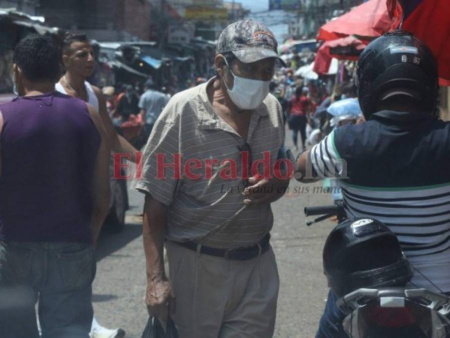 Mayoría de capitalinos acatan uso de mascarilla; otros se mantienen reacios a usarla (FOTOS)