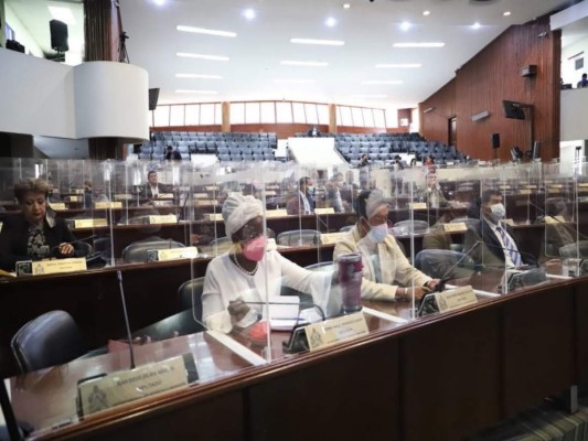 Con reconocimientos, aprobación de reformas y contratos se despidió el actual Congreso Nacional (Fotos)