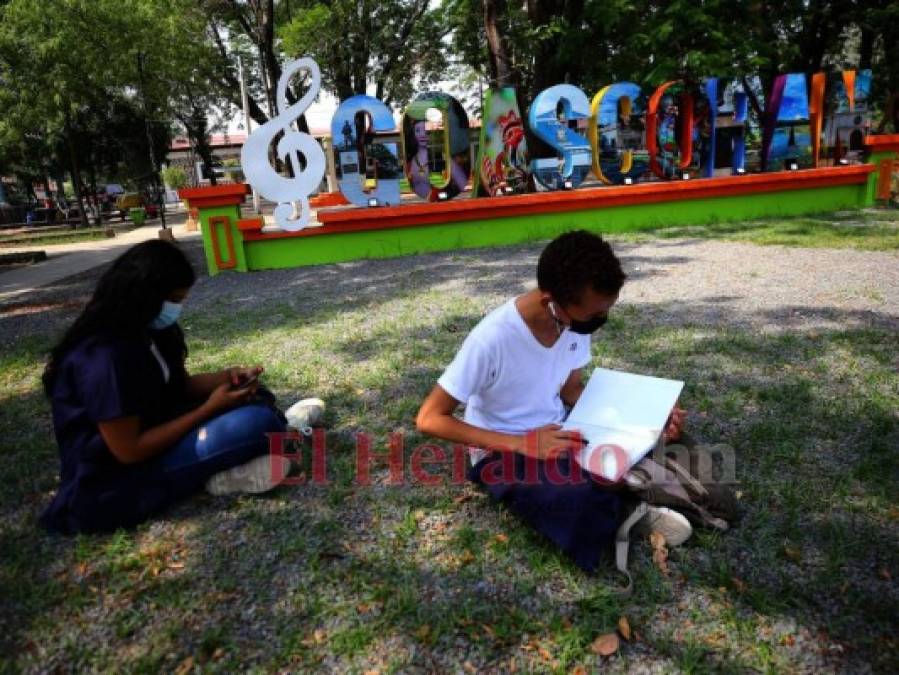 La travesía de hondureños que planean ir a vacunarse a El Salvador (FOTOS)  