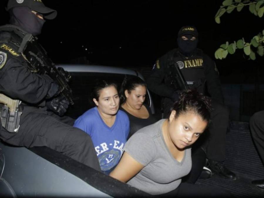 Dinero, droga y listado de víctimas hallan a mujeres de la Mara Salvatrucha