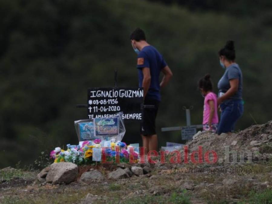 Drama de familias hondureñas en cementerio donde yace mayoría de víctimas de covid-19 (FOTOS)