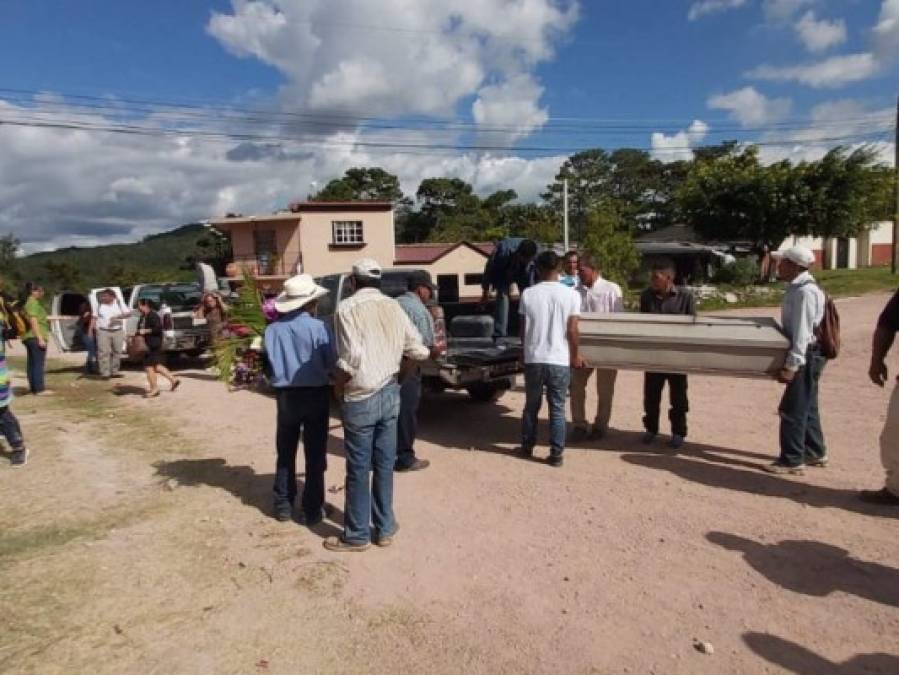 FOTOS: Dolor y resignación en sepelio de pareja atropellada en el anillo periférico