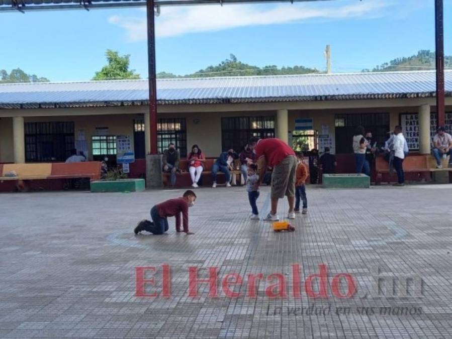 En vehículo, mototaxi o caballo: Así llegó a votar la gente en Santa Ana, Ojojona y Sabanagrande