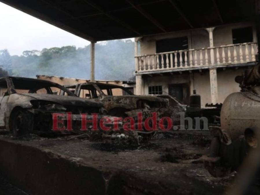 FOTOS: Destrucción en salida al sur tras accidente de rastra con combustible