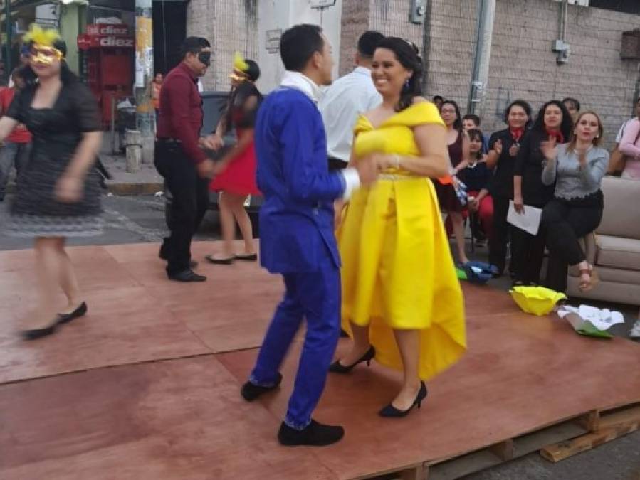 Fotos: Así fue la romántica propuesta de matrimonio en el Correo Nacional de Honduras