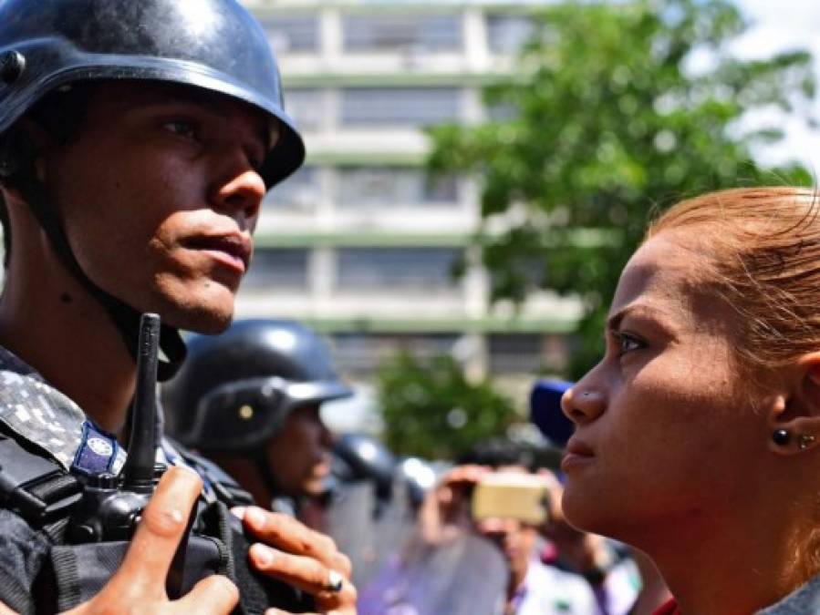 FOTOS: Las marchas de la oposición y el chavismo en Venezuela tras el apagón masivo