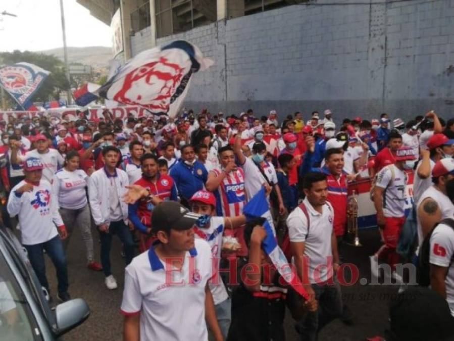 FOTOS: El carnaval de la Ultra Fiel a las afueras del Estadio Nacional