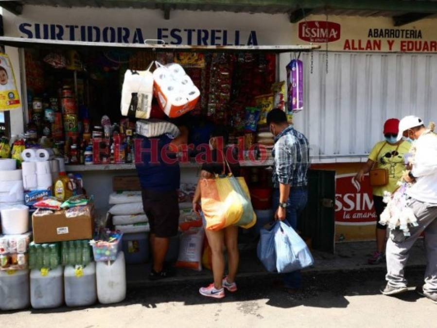 Comerciantes se reinventan para garantizar protección a sus clientes (FOTOS)