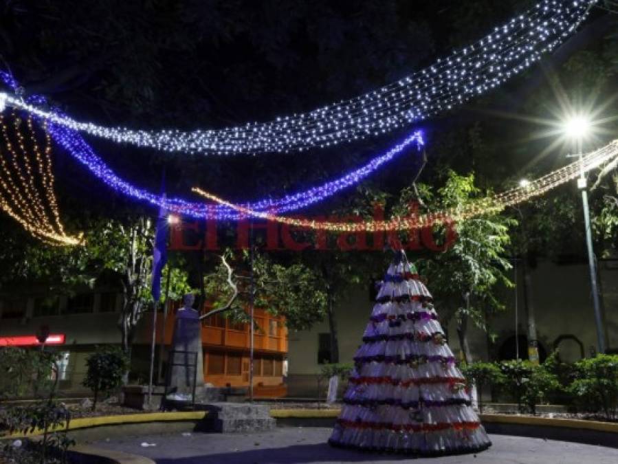 Fotos: Destellos de Navidad ya se aprecian en los parques de la capital de Honduras