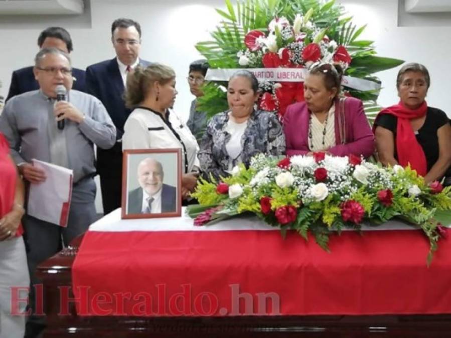 FOTOS: Tristeza y consternación en velorio del exalcalde capitalino Roberto 'El Pelón' Acosta