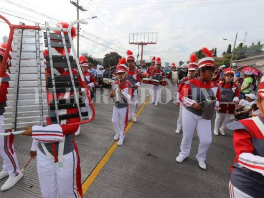 Impecable vestimenta de bandas en los desfiles patrios 2018