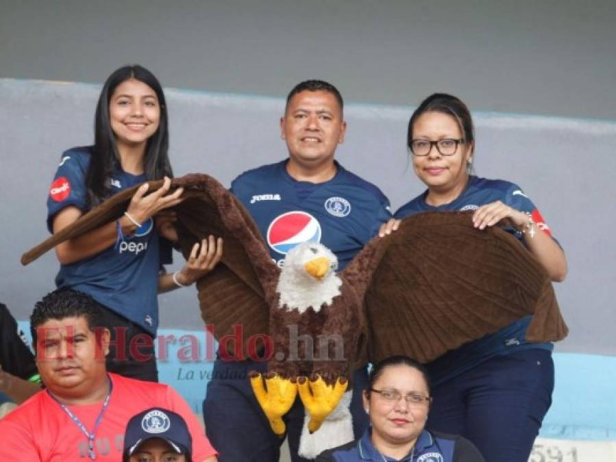 Bellezas en el Nacional: Guapas hondureñas en el Motagua vs Marathón