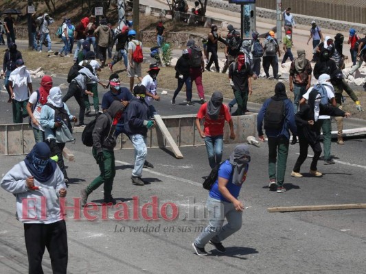 Las imágenes que dejó el enfrentamiento entre estudiantes y policías