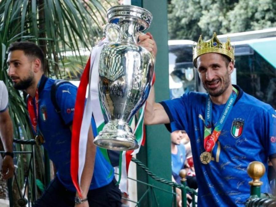 Celebración por campeonato de Italia en la Euro desata la locura en las calles de Roma