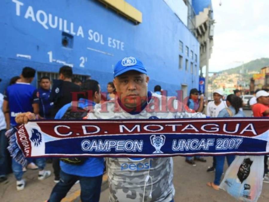 FOTOS: Aficionados de Motagua comienzan a pintar de azul el Estadio Nacional