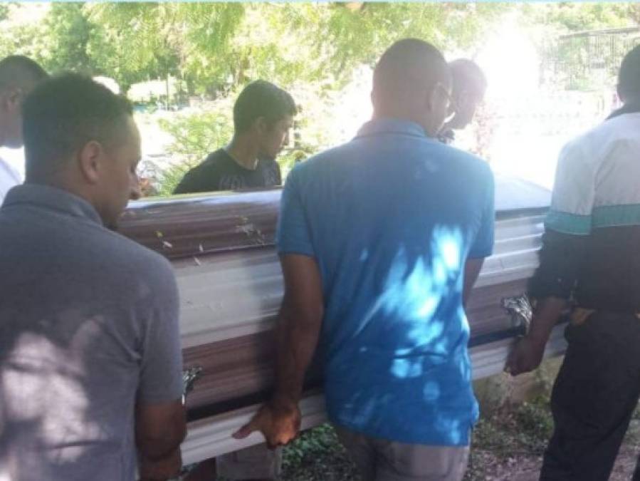 FOTOS: Lágrimas y dolor en el entierro de estudiante de periodismo