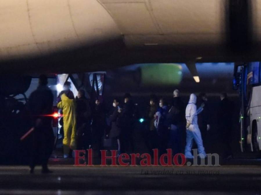 FOTOS: Así fue la evacuación de los estadounidenses confinados en crucero por coronavirus