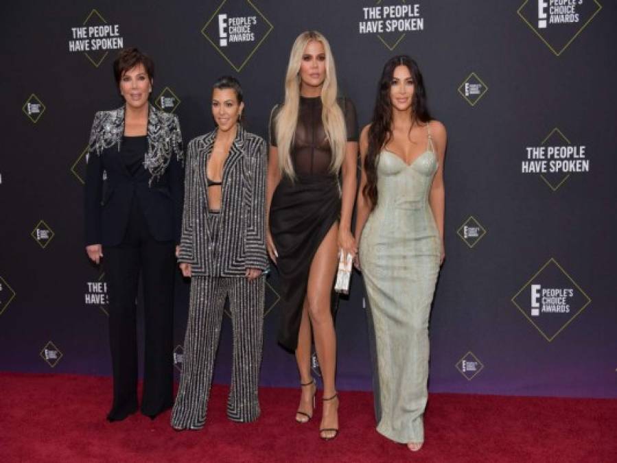 FOTOS: Así llegaron las Kardashian a los E! People's Choice Awards