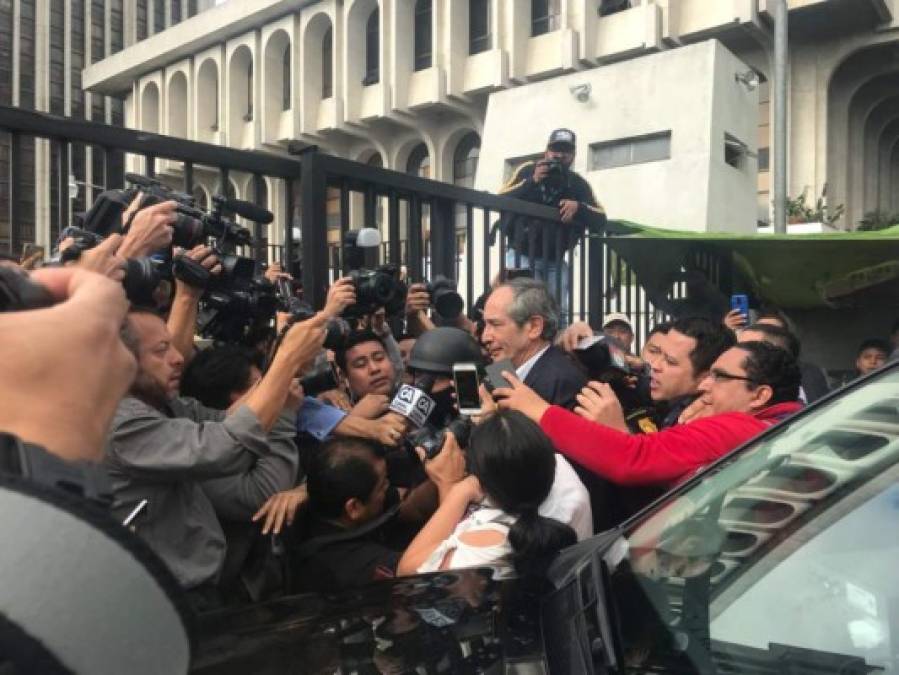 Así fue la detención y traslado del expresidente Álvaro Colom a los tribunales en Guatemala