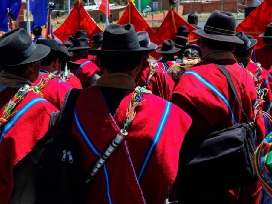 FOTOS: Ponchos Rojos, la fiel milicia aymara de Evo que rechaza transición en Bolivia