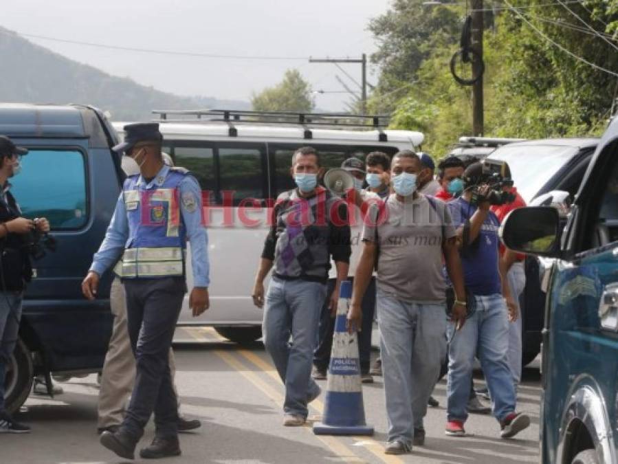 Breve toma de buses 'brujos' provocó caos en la salida al sur de la capital (FOTOS)