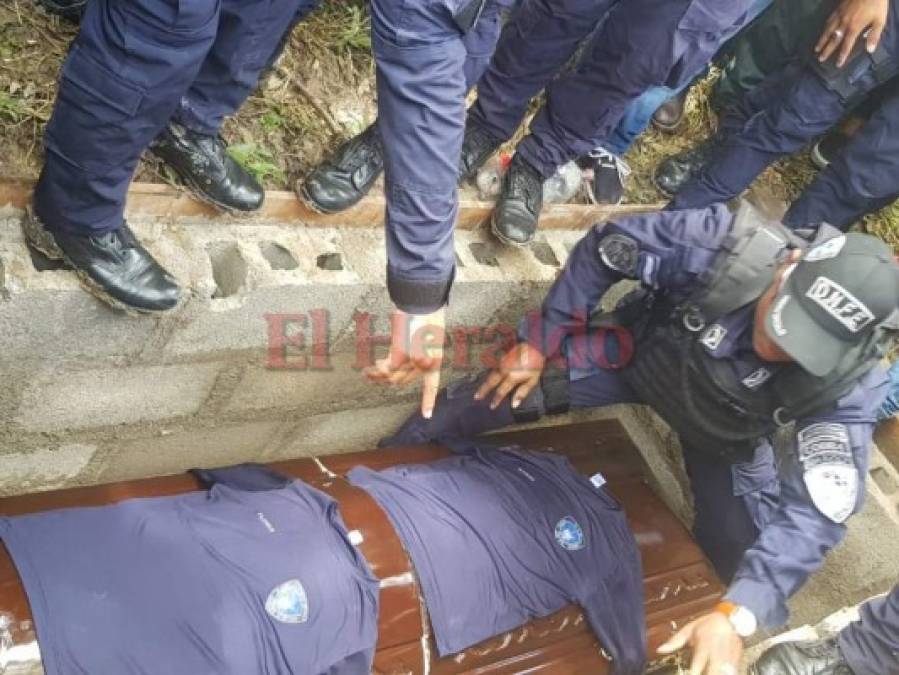 Así fue el entierro de Milton Flores Rivera, el policía que murió durante un enfrentamiento en Cuyamel, Olancho