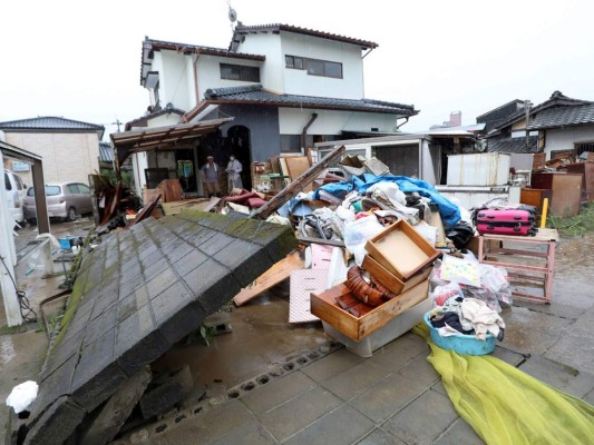 Imágenes impactantes de las labores de rescate por inundaciones en Japón