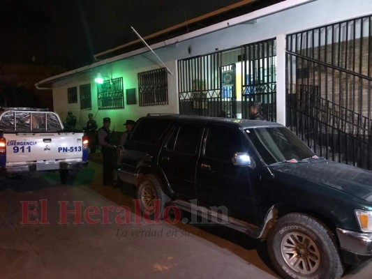 FOTOS: Así quedó la escena del crimen en el centro de salud de la colonia Alemania donde asesinaron a padre e hijo