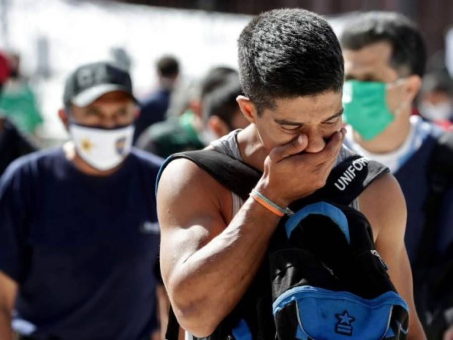Llanto, dolor y consternación en los hinchas de Maradona por su muerte