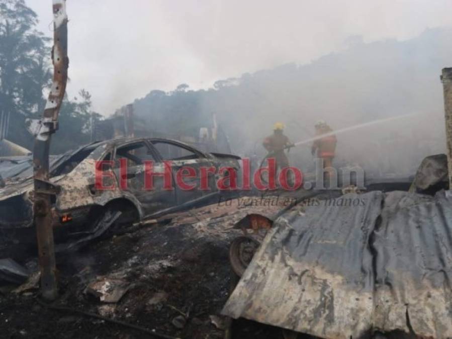 FOTOS: Destrucción en salida al sur tras accidente de rastra con combustible