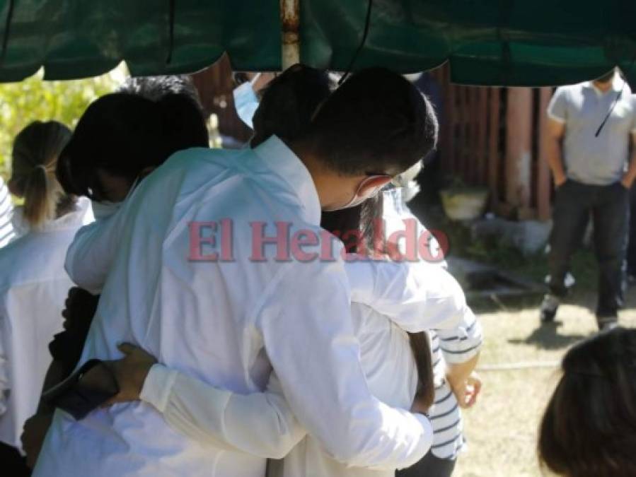 Entre lágrimas y pesar, dan último adiós al abogado hondureño Melvin Bonilla