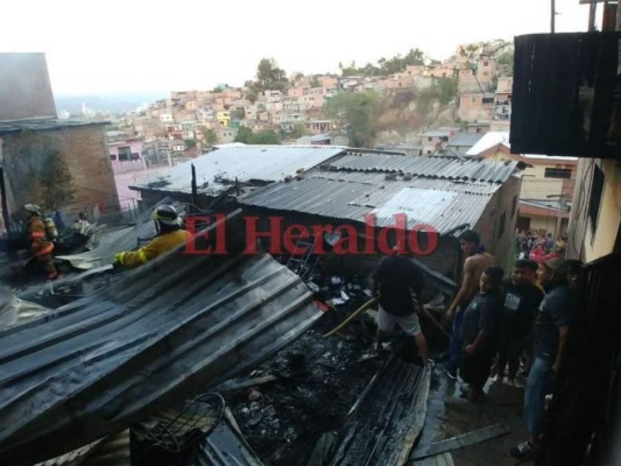 Seis viviendas quemadas: Imágenes del incendio ocurrido este viernes en el barrio La Guasalona de Comayagüela