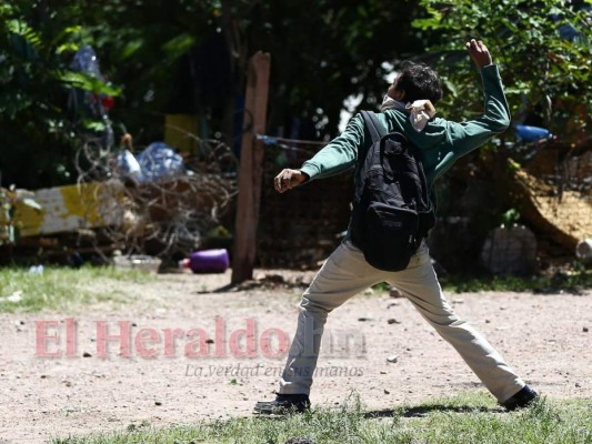 Honduras: Guerra campal entre estudiantes y policías en la colonia Kennedy