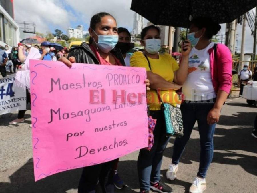 Miles de maestros Proheco protestan por su permanencia en la capital (FOTOS)