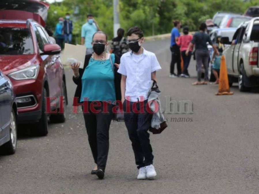 Así recibieron la vacuna anticovid los niños mayores de 12 años en la capital