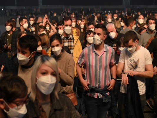 Con mascarillas y pruebas negativas se realizó concierto masivo en Barcelona (Fotos)