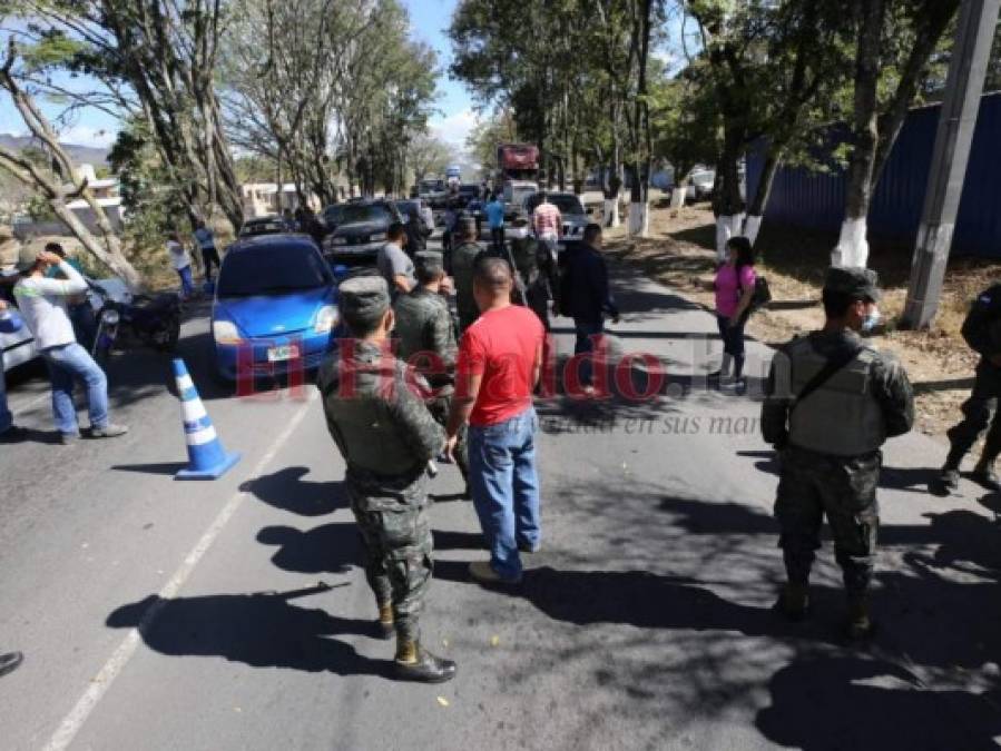 Largas colas por cierre de entradas a la capital en cuarentena por Covid-19