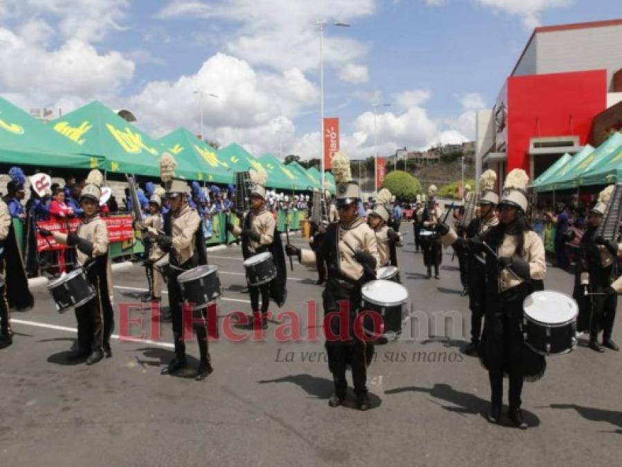 FOTOS: Dinámicas presentaciones de las bandas de guerra en concurso de EL HERALDO