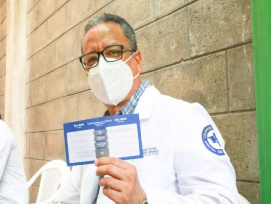 Así recibió la vacuna contra el coronavirus el personal de salud de El Salvador (Fotos)