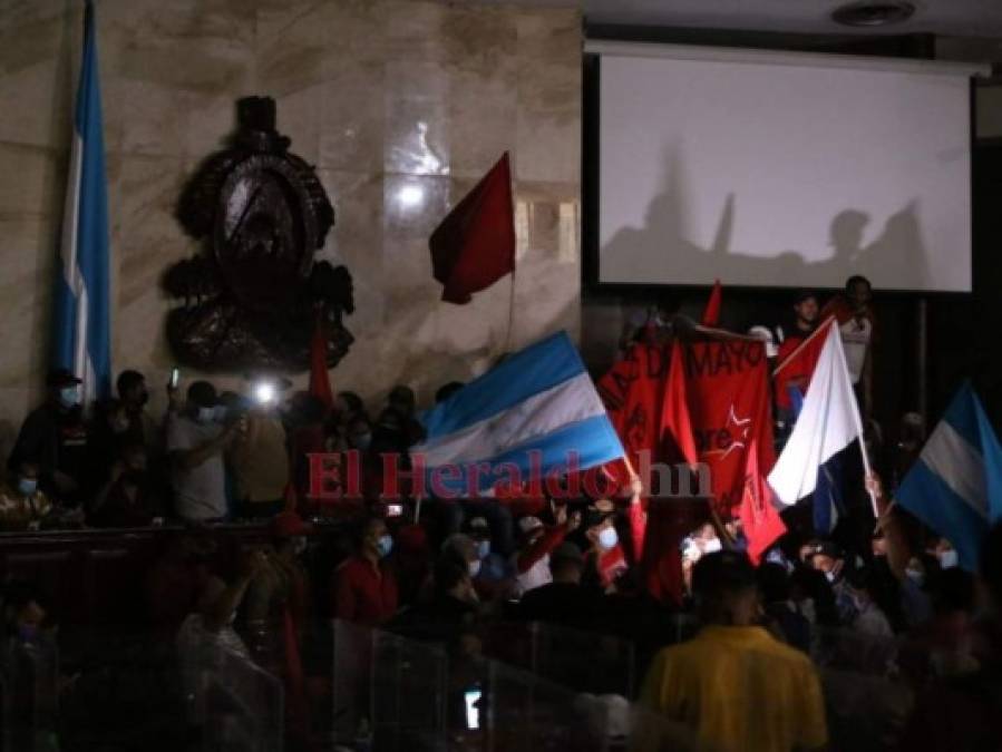 Algarabía en el Congreso tras llegada de Xiomara Castro para reconocer a Luis Redondo