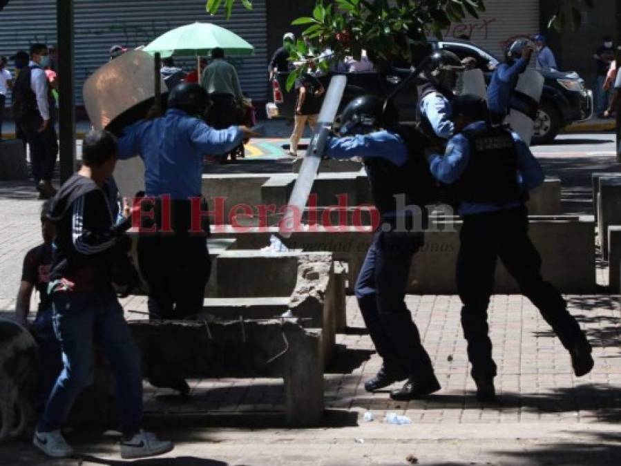 FOTOS: En disturbios termina marcha convocada por grupos sindicales