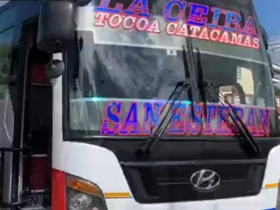 Fotos: Así quedó de tiroteado el bus interurbano atacado por delincuentes en Colón