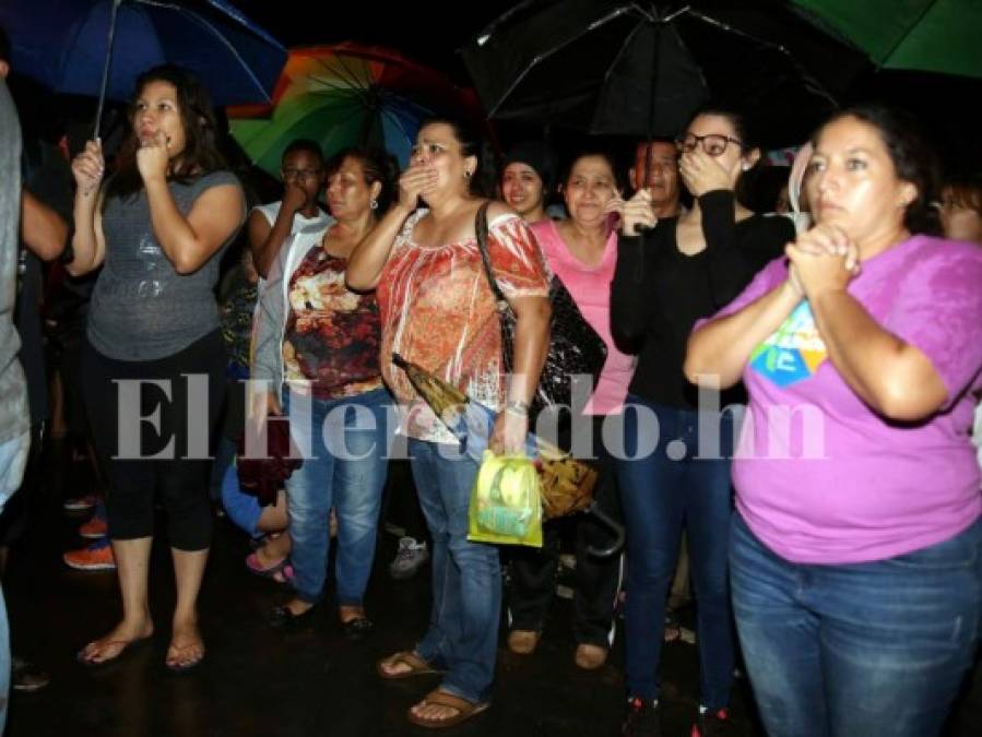 Fotos del dramático rescate de personas soterradas en la colonia Los Llanos de la capital