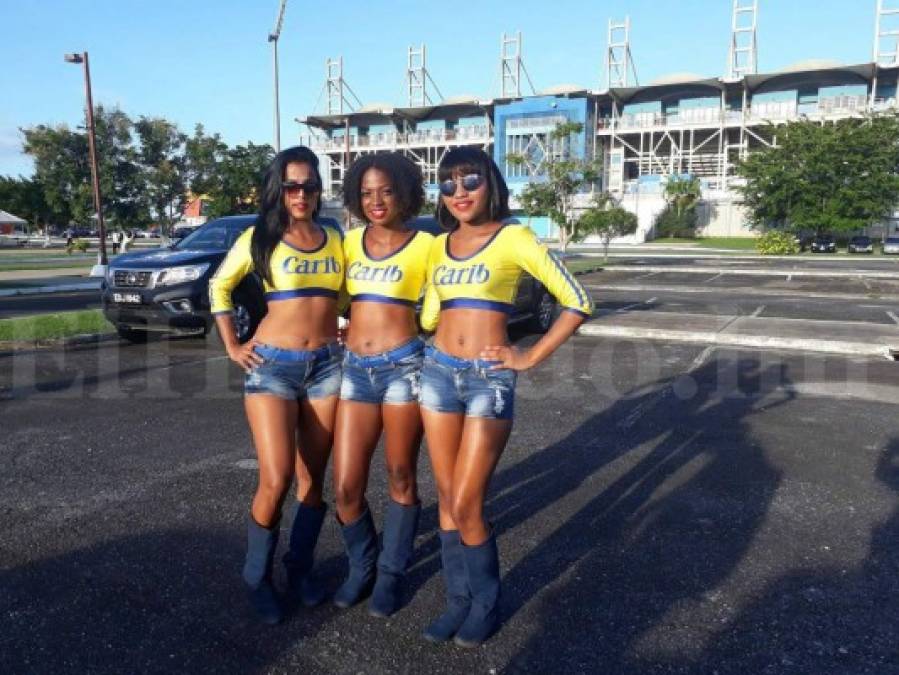 Las bellas chicas presentes en el Ato Boldon de Trinidad y Tobago previo al juego ante Honduras