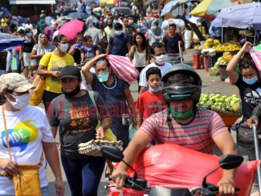 FOTOS: Relajados y como si no pasara nada, capitalinos circularon por la ciudad