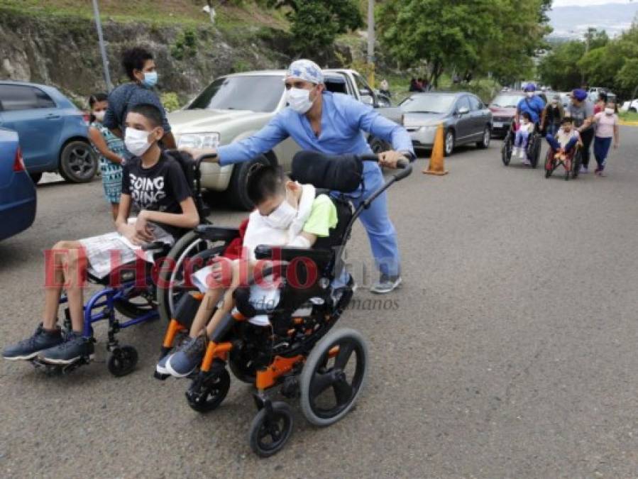 Así recibieron la vacuna anticovid los niños mayores de 12 años en la capital